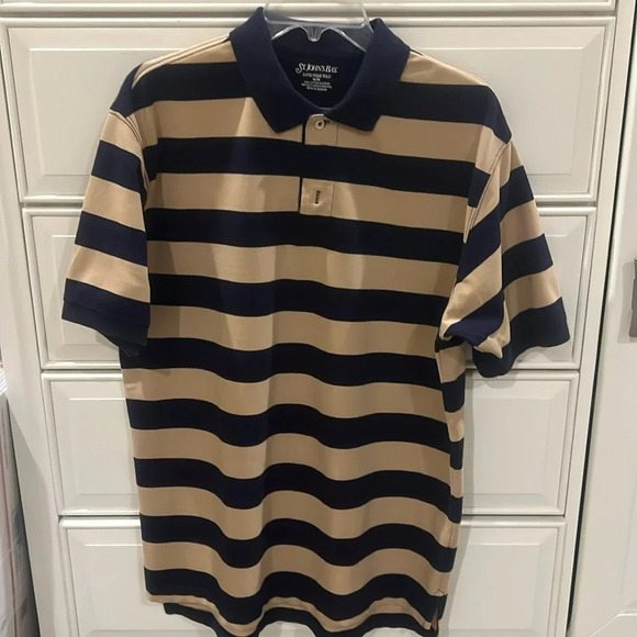 Men’s St. John’s Bay 3 button Polo. Size medium. - Picture 1 of 4